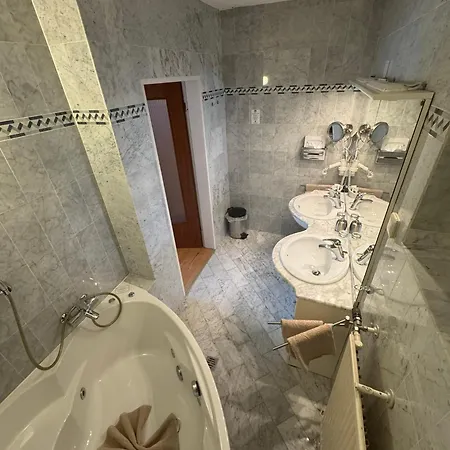 Отель Parkhotel Maasberg Бад-Зобернхайм